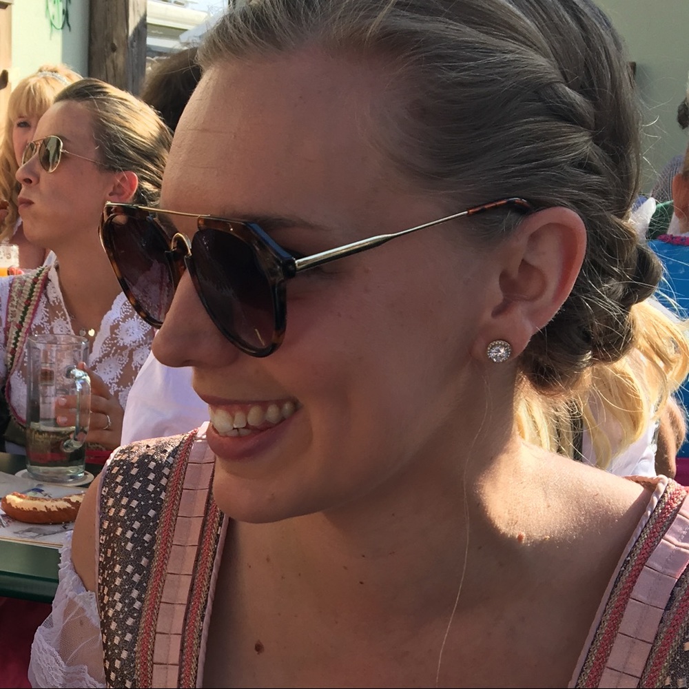 Meet your Posher, Megan